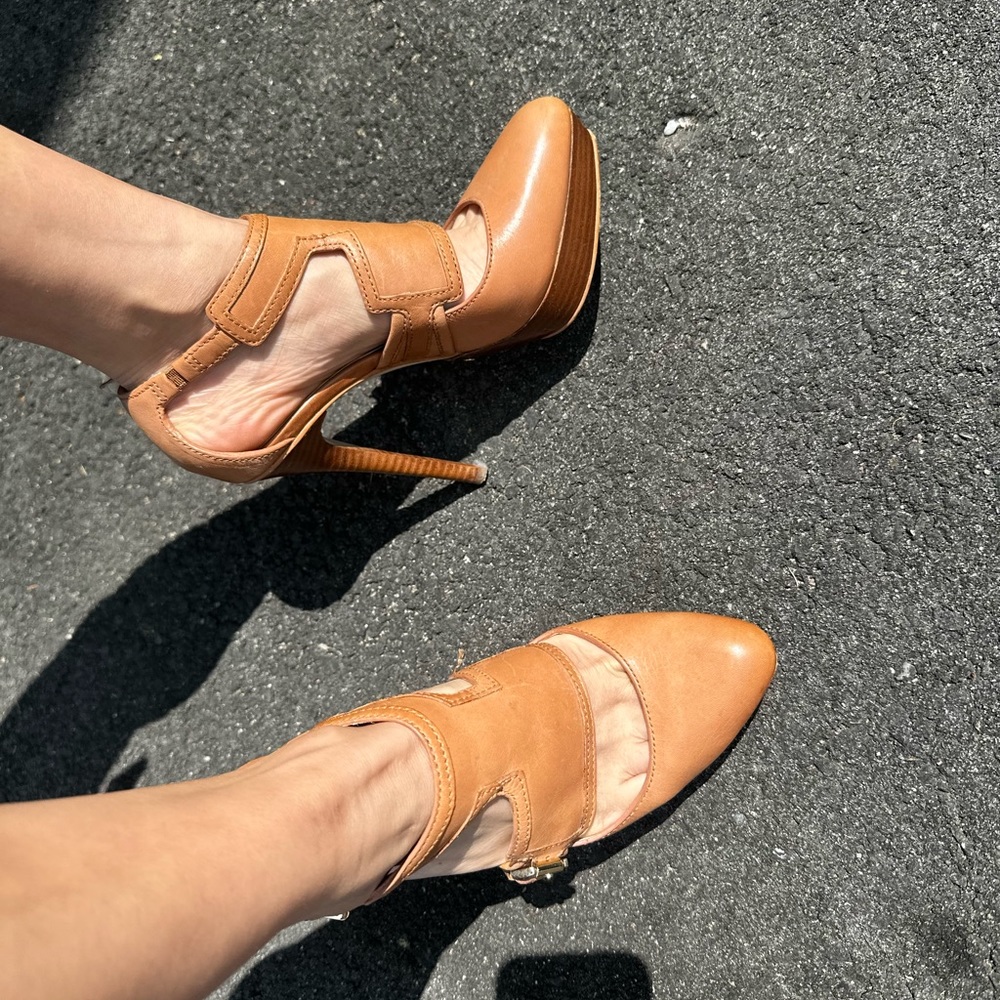 Michael Kors light brown leather high heels. Size 6.